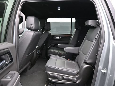 Used 2025 GMC Yukon XL Denali AWD/4WD image 24