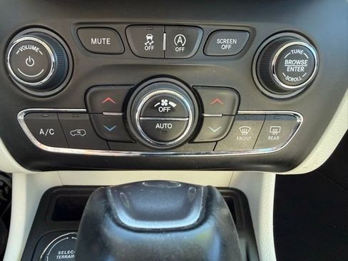 Certified 2020 Jeep Cherokee Limited image 24