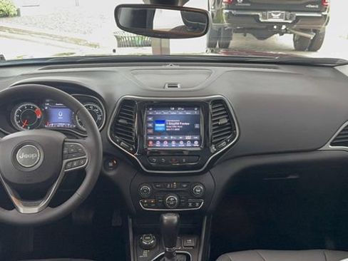 Used 2021 Jeep Cherokee Limited w/ Trailer Tow Group AWD/4WD image 37