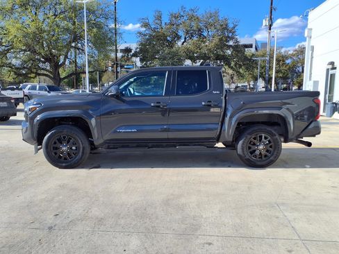 Used 2025 Toyota Tacoma SR5 w/ SR5 Upgrade Package image 8