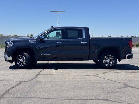 Certified 2025 GMC Sierra 1500 SLT AWD/4WD image 4