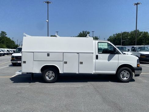 New 2025 Chevrolet Express 3500 w/ Power Convenience Package image 13