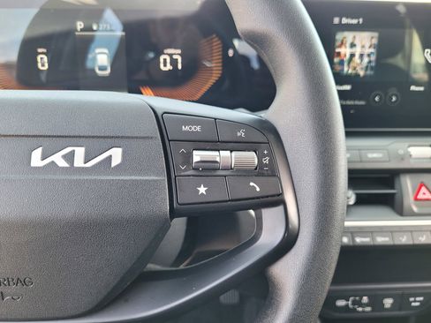 Used 2025 Kia K4 LXS image 22
