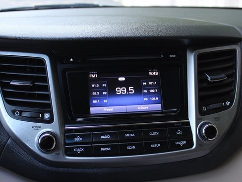 Used 2017 Hyundai Tucson SE w/ SE Popular Package 02 AWD/4WD image 32
