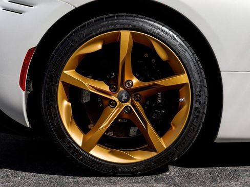 Used 2024 Ferrari SF90 Spider image 18