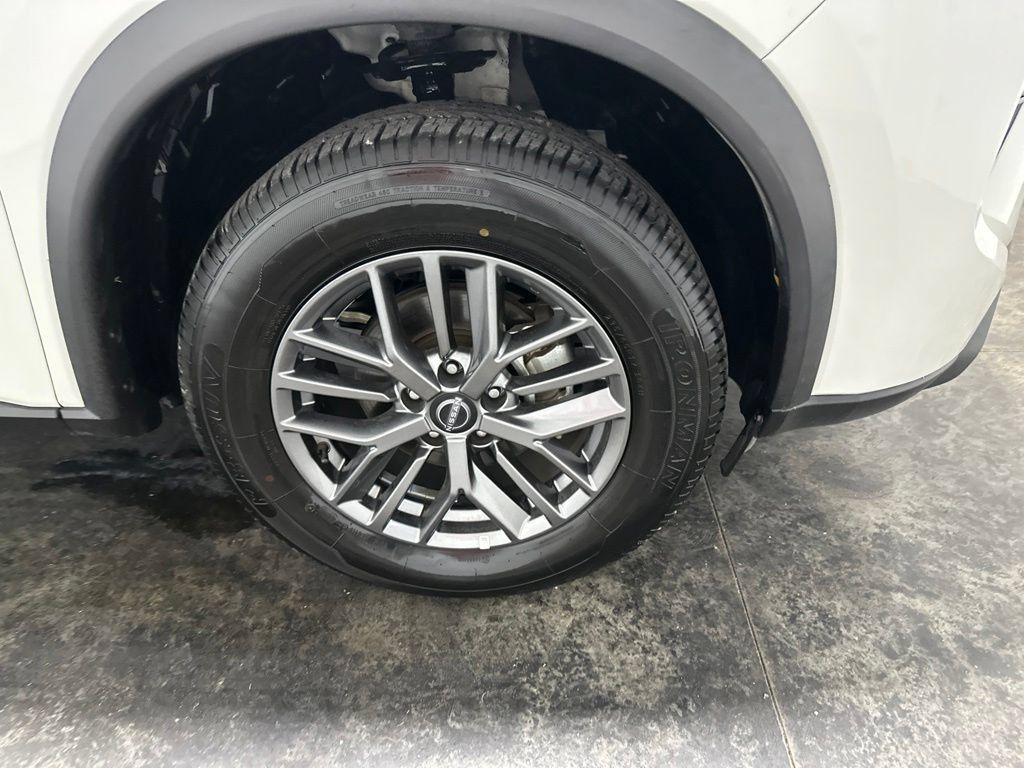 Used 2024 Nissan Rogue S AWD/4WD image 4
