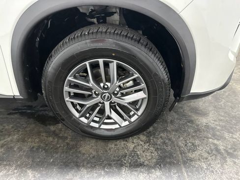 Used 2024 Nissan Rogue S AWD/4WD image 4