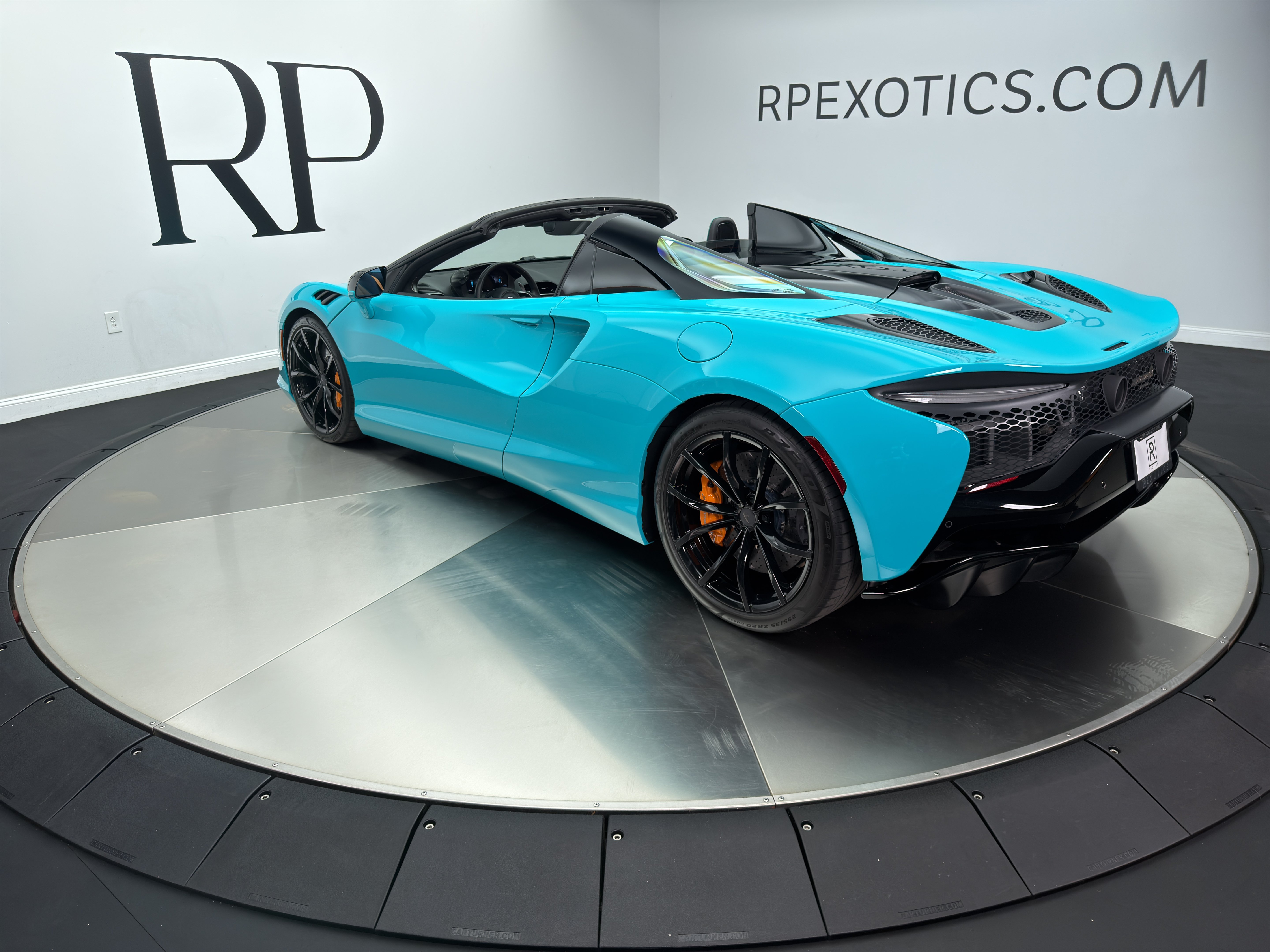 Used 2025 McLaren Artura Spider RWD image 4