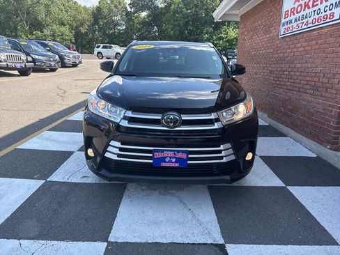 Used 2019 Toyota Highlander XLE AWD/4WD image 6