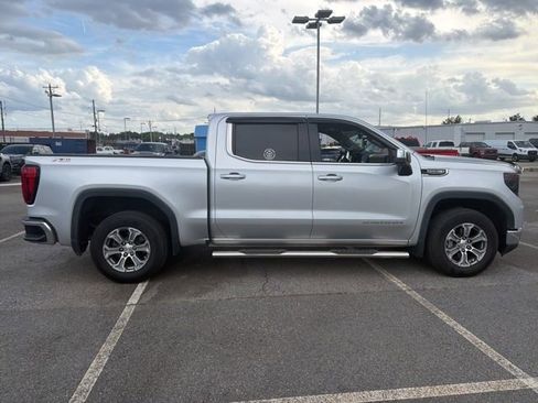 Used 2022 GMC Sierra 1500 SLE image 2
