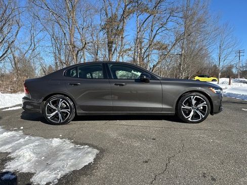 Certified 2025 Volvo S60 B5 Core image 10