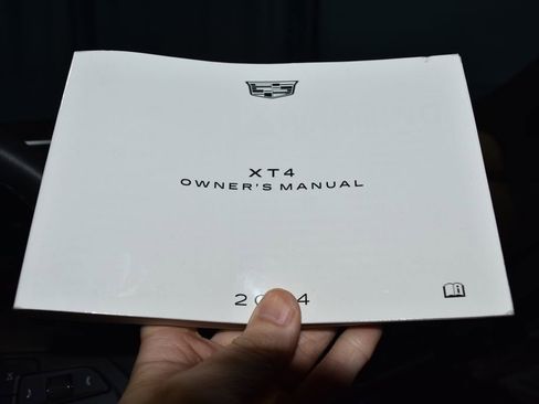 Used 2024 Cadillac XT4 Premium Luxury image 12