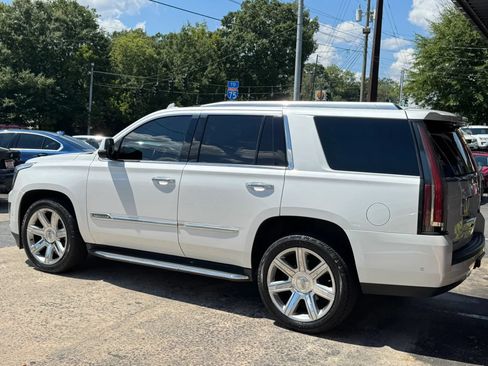 Used 2017 Cadillac Escalade Luxury AWD/4WD image 5