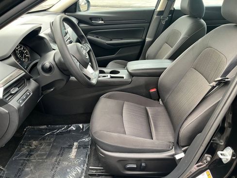 Used 2025 Nissan Altima 2.5 SV FWD image 28
