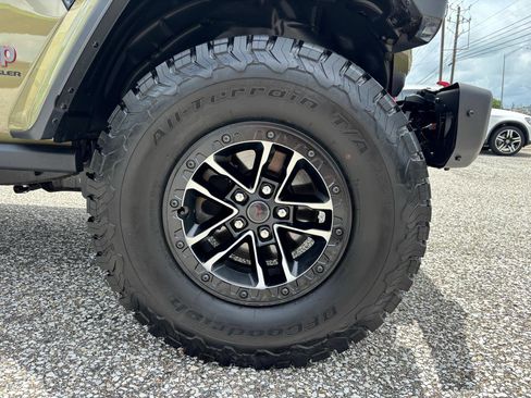 Used 2025 Jeep Wrangler Unlimited Rubicon AWD/4WD image 35