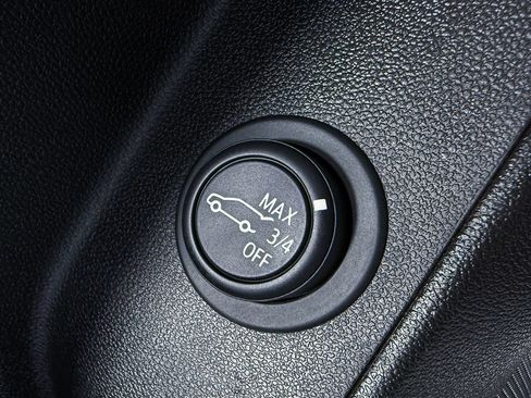 Used 2020 Chevrolet Equinox LT AWD/4WD image 32