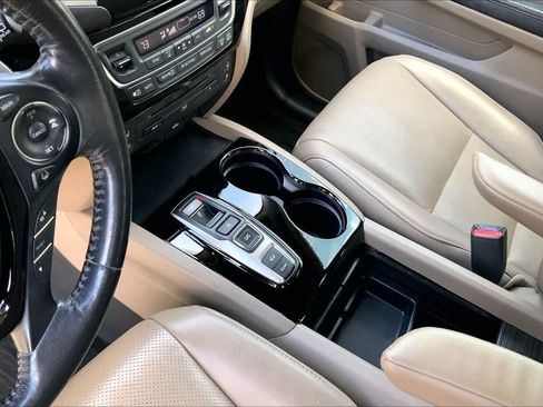 Used 2016 Honda Pilot Elite image 17