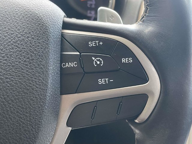 Used 2017 Jeep Grand Cherokee Overland AWD/4WD image 23