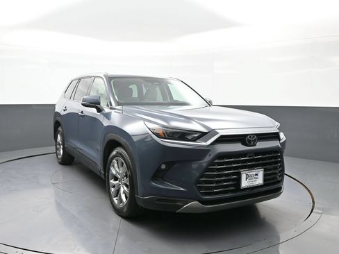 Certified 2024 Toyota Grand Highlander AWD image 3