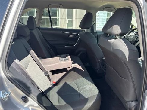Used 2025 Toyota RAV4 XLE AWD/4WD image 28