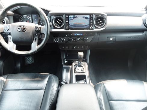 Used 2020 Toyota Tacoma TRD Off-Road AWD/4WD image 41