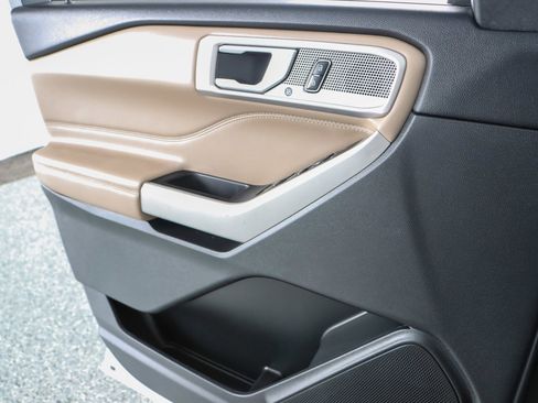 Used 2021 Ford Explorer Limited image 21