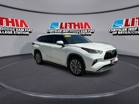 Used 2020 Toyota Highlander Platinum image 2