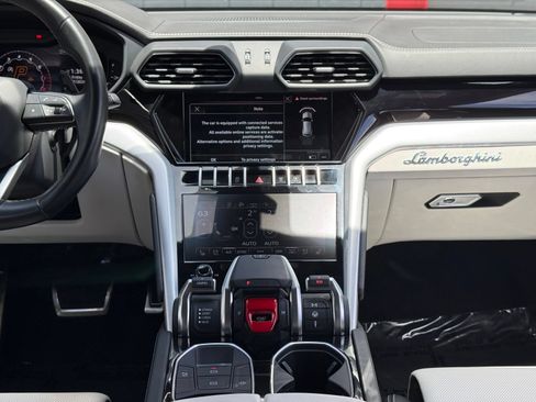 Used 2022 Lamborghini Urus AWD/4WD image 52