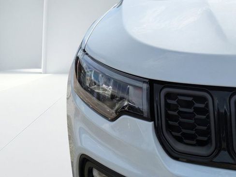 New 2026 Jeep Compass Latitude image 8