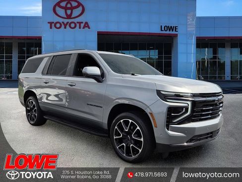 Used 2025 Chevrolet Suburban RST w/ Comfort Package AWD/4WD image 1