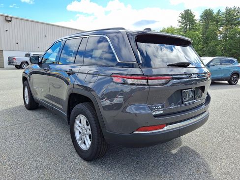 Used 2024 Jeep Grand Cherokee Laredo image 7