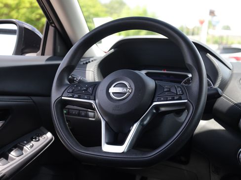Used 2024 Nissan Sentra SV FWD image 7