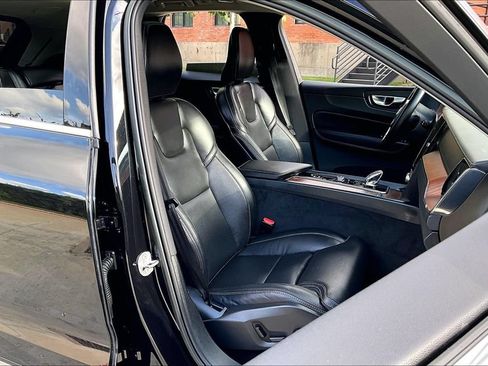 Used 2023 Volvo XC60 B6 Ultimate w/ Protection Package Premier AWD/4WD image 8