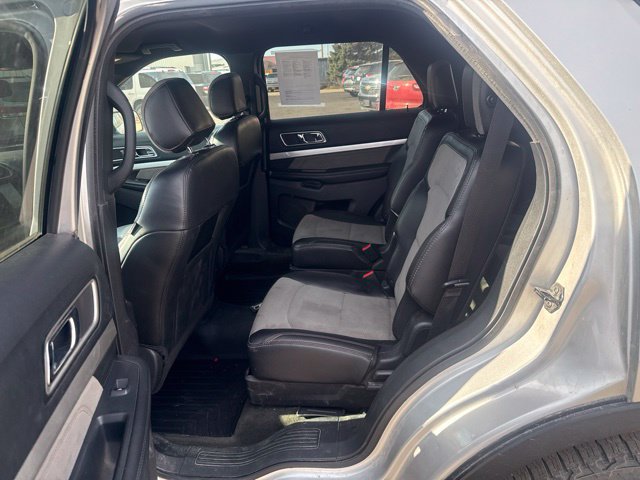 Used 2017 Ford Explorer XLT w/ Equipment Group 202A AWD/4WD image 4
