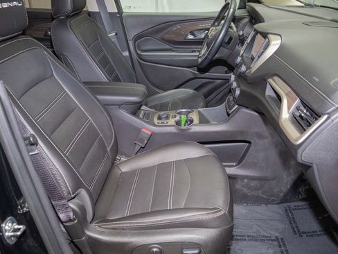 Used 2024 GMC Terrain Denali w/ Denali Premium Package AWD/4WD image 4