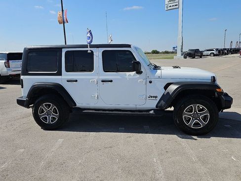 Used 2022 Jeep Wrangler Unlimited Sport image 9