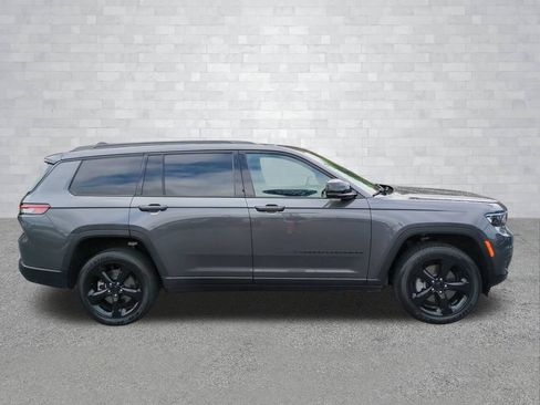 Used 2025 Jeep Grand Cherokee L Altitude AWD/4WD image 3