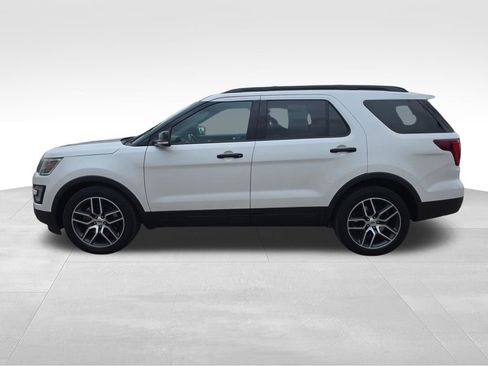 Used 2017 Ford Explorer Sport w/ Equipment Group 401A AWD/4WD image 2