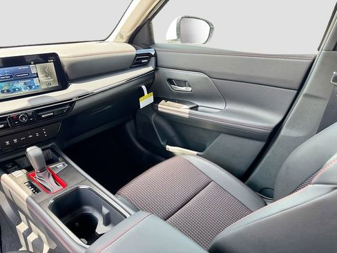 Used 2025 Nissan Kicks SR image 19