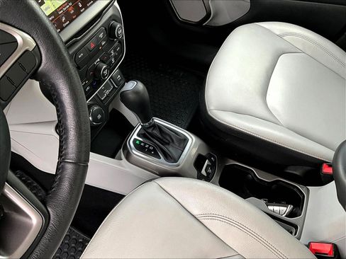 Used 2022 Jeep Renegade Limited AWD/4WD image 18