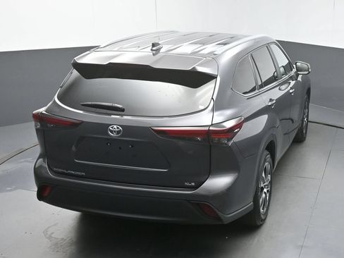 Used 2024 Toyota Highlander XLE FWD image 47