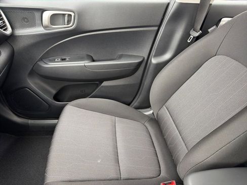 Certified 2025 Hyundai Venue SE image 28