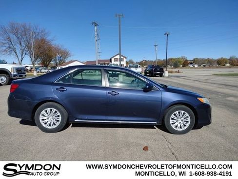 Used 2014 Toyota Camry L image 4