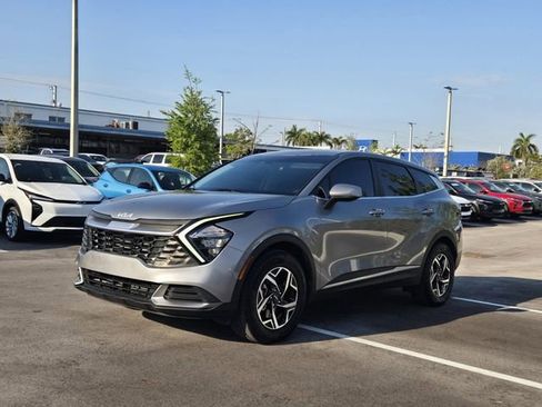 Used 2023 Kia Sportage LX image 3