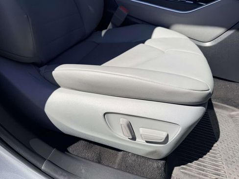 Used 2023 Toyota Highlander XLE image 12