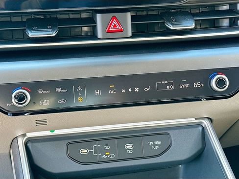 New 2026 Kia Carnival image 16