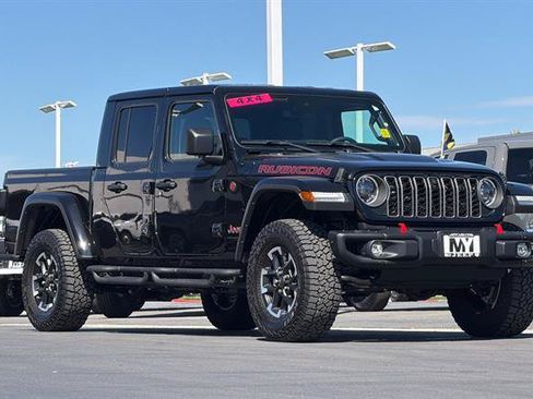 Used 2025 Jeep Gladiator Rubicon AWD/4WD image 2