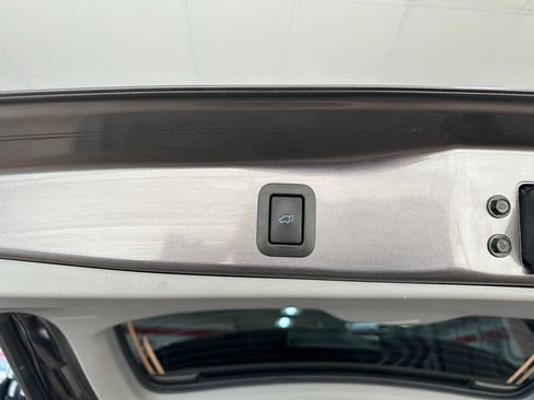 Used 2019 Toyota Highlander XLE image 45