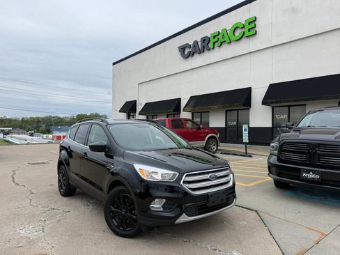 Used 2018 Ford Escape SE w/ SE Sync 3 Package AWD/4WD image 1