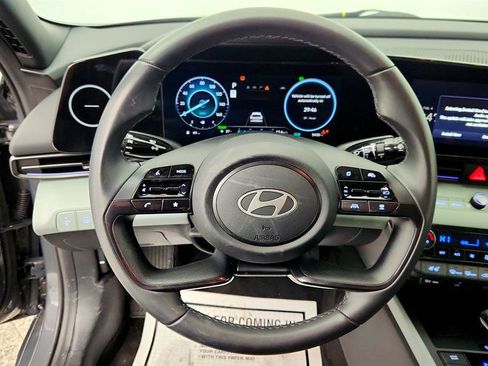 Used 2024 Hyundai Elantra Limited image 13